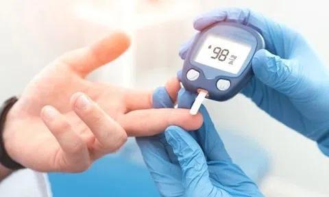 Viêm màng não ở bệnh nhân tiểu đường: Nguy hiểm, triệu chứng cấp tính cần cảnh giác